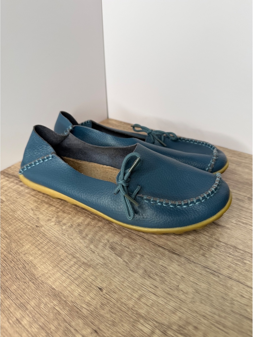 Women’s Size 41 Teal Blue Leather Moccasin Flats Driving Shoes Bow Flexible Sole
